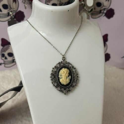 vintage lady necklace