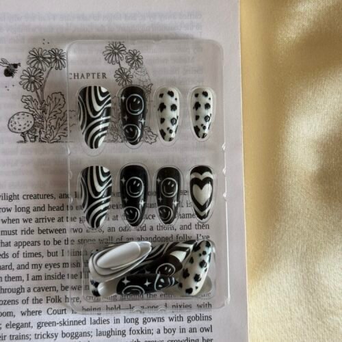 y2k black and white smiley press on nails