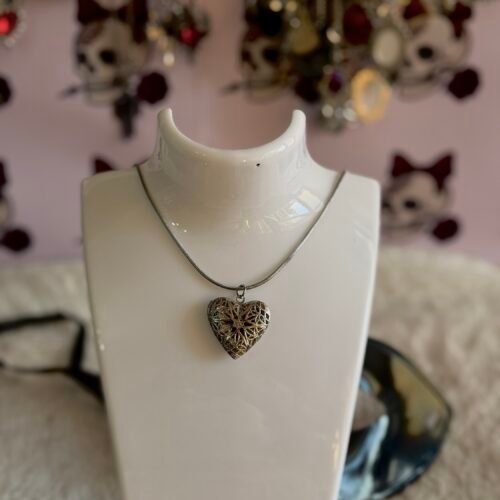 heart locket necklace (caroline’s)