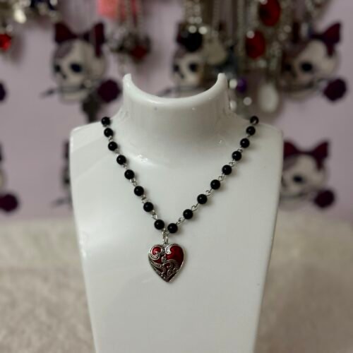 red heart black beads necklace