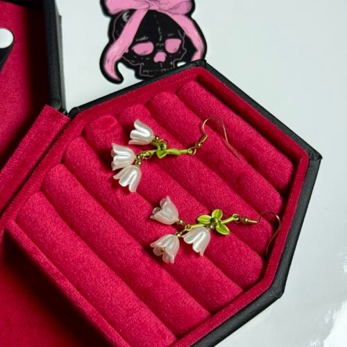 white flowers earrings
